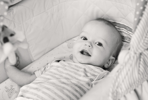 schattig baby jongen glimlachen - Foto, afbeelding