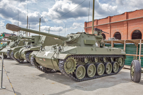 VERKHNYAYA PYSHMA, RUSSIE - 12 JUIN 2019 : La photo du T-35 est un char lourd des années 30. Le seul char à cinq tours au monde. Sur la zone ouverte du musée de l'équipement militaire "Gloire militaire de l'Oural - Photo, image