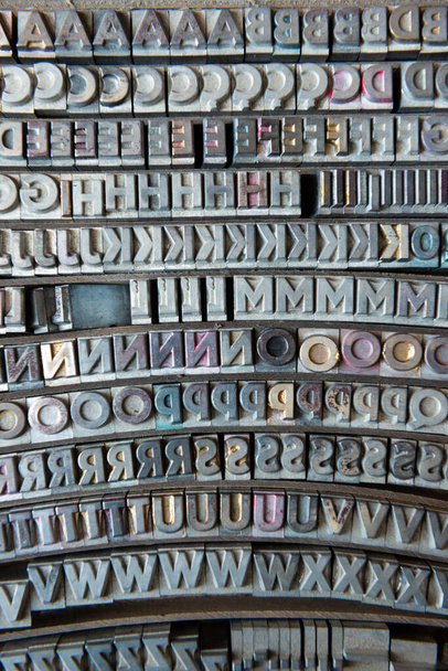 Sada typů kovových písem uspořádána abecedně - Fotografie, Obrázek