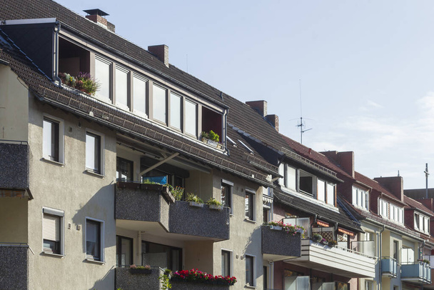 A vertical shot of modern buildings in Wohngebaude, Findorff, Bremen, Germany - Foto, immagini