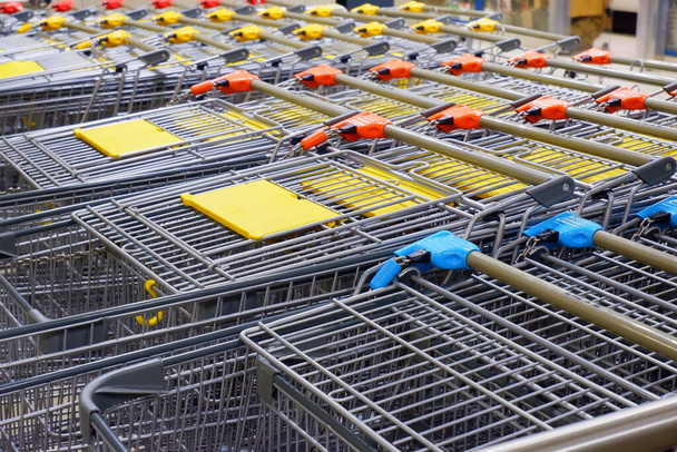 Many shopping carts stacked in a supermarket - Zdjęcie, obraz