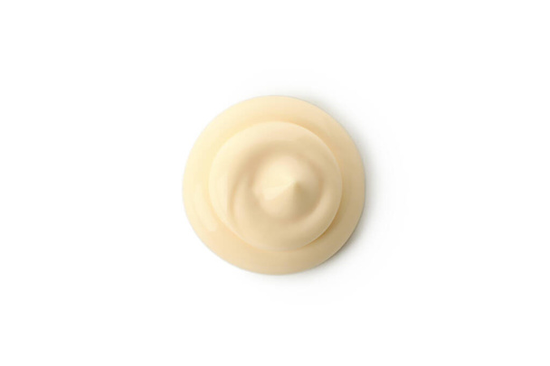 Remolino de salsa de mayonesa aislado sobre fondo blanco - Foto, Imagen