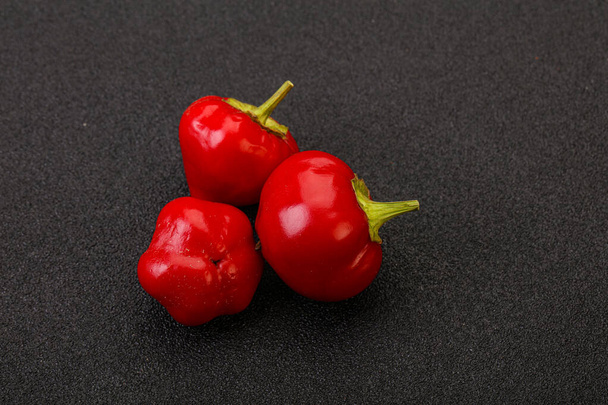 Punainen kuuma ja mausteinen kirsikkapippuri - Valokuva, kuva