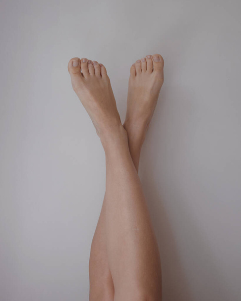 красивые женские ноги без повторного прикосновения - Фото, изображение
