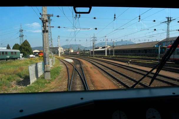 rautatie- ja raideliikenteen kytkin tai raidekytkin - Valokuva, kuva