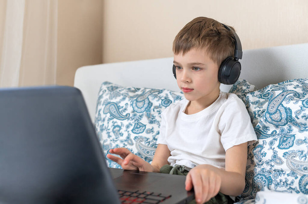 Lifestyle. Preschooler boy using laptop. - Foto, imagen