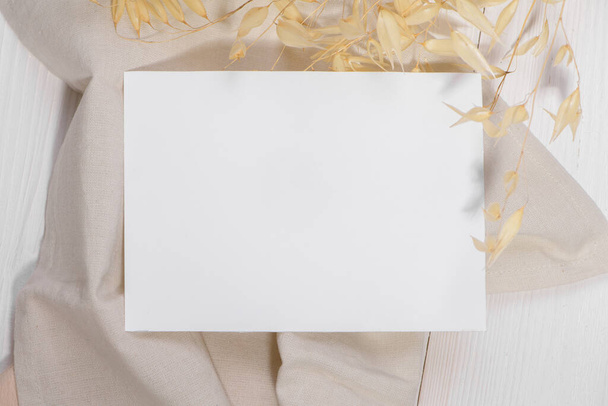 Шаблон макетів листівок, порожня канцелярська листівка з сухими рослинами квітка і натуральний льон на білому тлі і елемент дизайну для запрошення на весілля, рвсп, дякую листівка, привітання
 - Фото, зображення