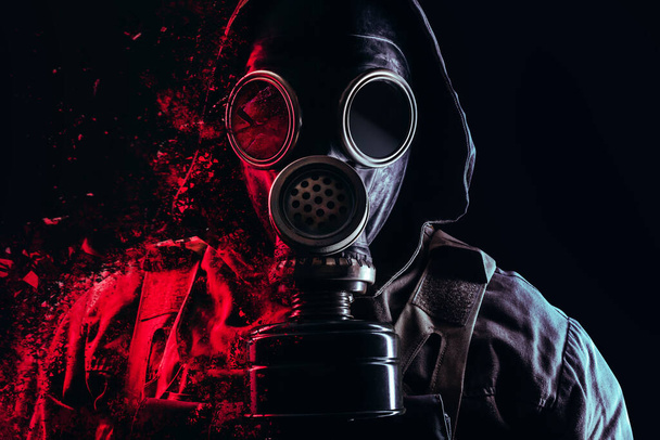 Zdjęcie stalkera w sowieckiej starej masce gazowej z filtrem i czerwonymi pasemkami rozpuszczającymi się na czarnym tle. - Zdjęcie, obraz