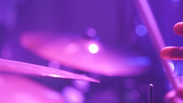 ロックコンサート中にドラムを演奏する音楽家 - 映像、動画