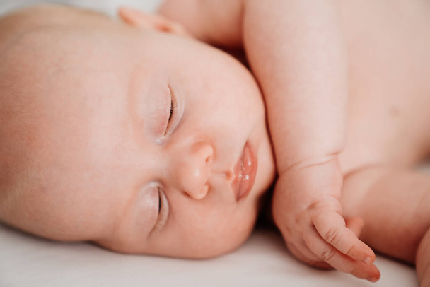 sleeping baby. the mode of the day, healthy sleep in newborns. - Valokuva, kuva