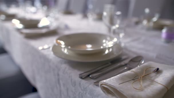 tavolo decorato per una cena di nozze - Filmati, video