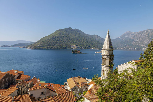 Vista da Perast alla baia di Kotor. Montenegro - Foto, immagini