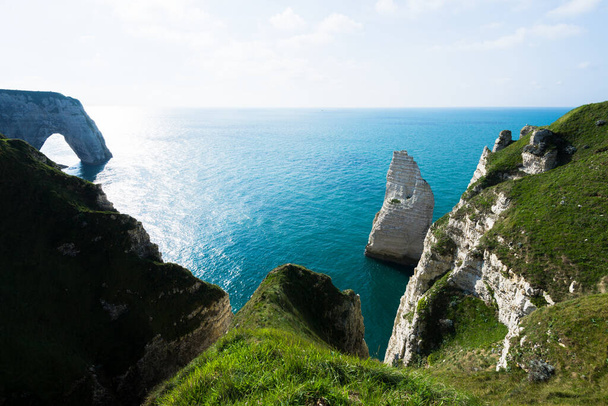 Aerial view of the Etretat white cliffs. Clear blue sky. Normandy, France - Foto, immagini
