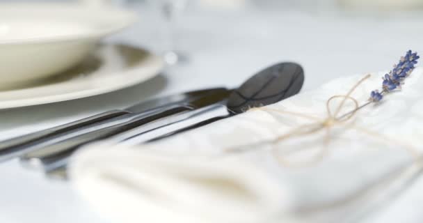 Zdobený stůl pro luxusní, elegantní večeře, Večeře Romantické pozadí - Záběry, video