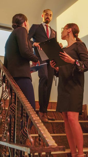Businesswomen analysing graphs standing on stairs - Foto, Bild