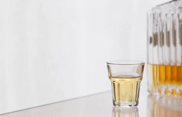 Alkoholos szeszes italok és italok koncepciójának háttere, másolási hellyel - Fotó, kép