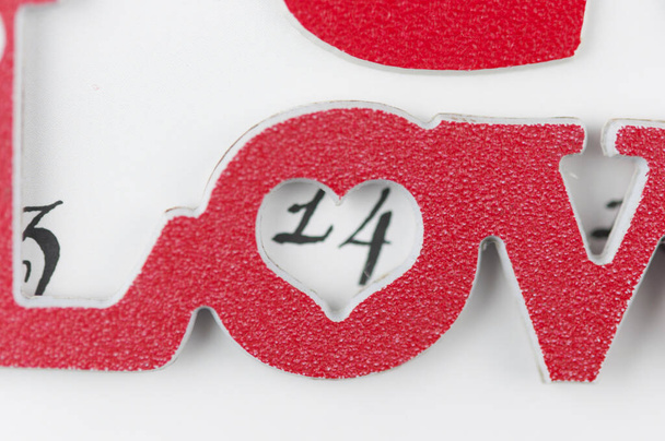 Kalendarz strony z czerwonymi sercami na 14 lutego Świętych Walentynek. - Zdjęcie, obraz