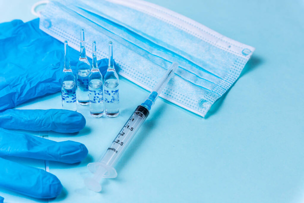 Syringes, water for injections, ampoules Medical gloves - Foto, Imagem