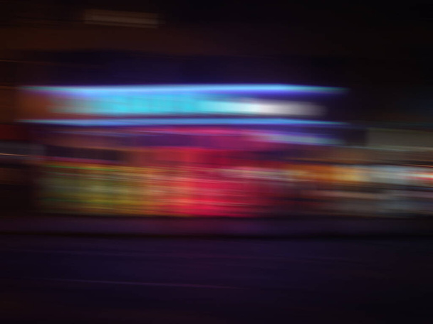 Abstraktní noční světlo záblesk na pozadí, pestrobarevné blikání - Fotografie, Obrázek