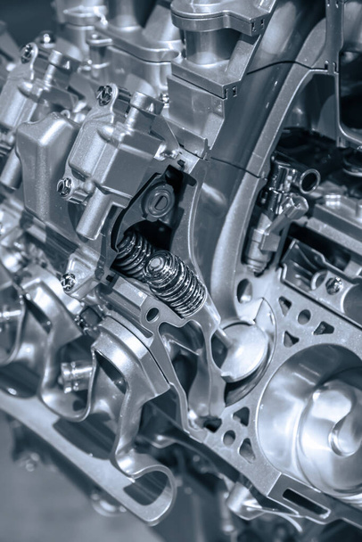 モノクロの自動車エンジンのカット部 - 写真・画像