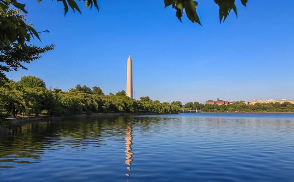 Scénický pohled na Washingtonův památník ve Washingtonu DC. - Fotografie, Obrázek