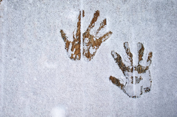 Impression à la main en forme de neige signe surface flocon de neige . - Photo, image