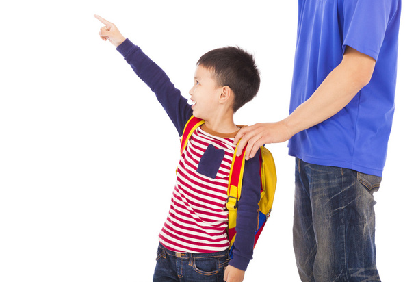 Ευτυχισμένο αγόρι θέτει ένα χέρι στο σημείο με πατέρα - Φωτογραφία, εικόνα