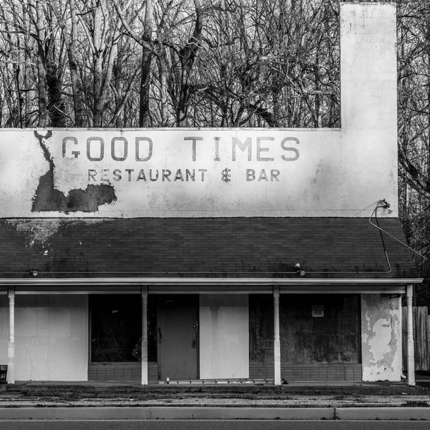 Abandonado Good Times Resturant e Bar, Fechado e Decadente - Foto, Imagem