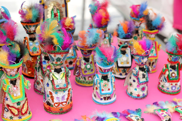 máscaras e figuras de dançarinos artesanais tradicionais de morelos méxico - Foto, Imagem