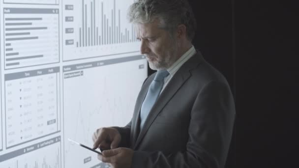 Pensive mature professional investor analysis charts - Záběry, video