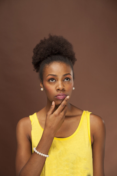 african american girl show emotion through facial features - Zdjęcie, obraz