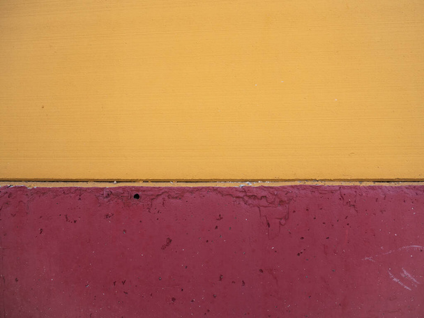 Weathered punainen ja keltainen seinä - Valokuva, kuva