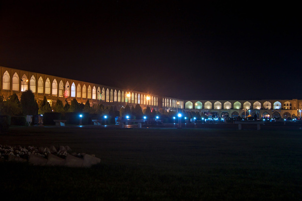 Vista noturna do Imam square
 - Foto, Imagem