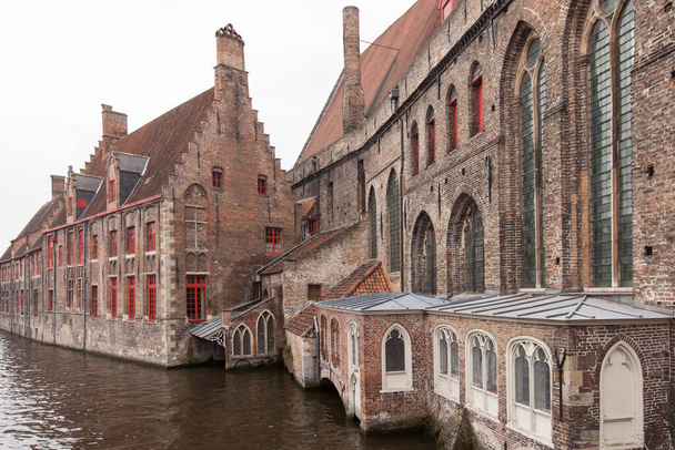 Brugge, Belçika kanalları boyunca güzel evler. Avrupa 'da turizm beldesi - Fotoğraf, Görsel