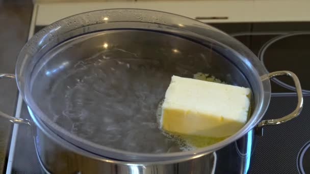 Butter melting over boiling water, without mrtal - Footage, Video