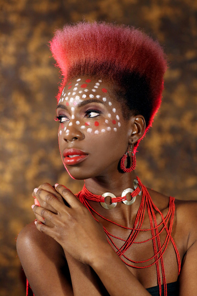 Expressive African American Woman With Dramatic Lighting - 写真・画像