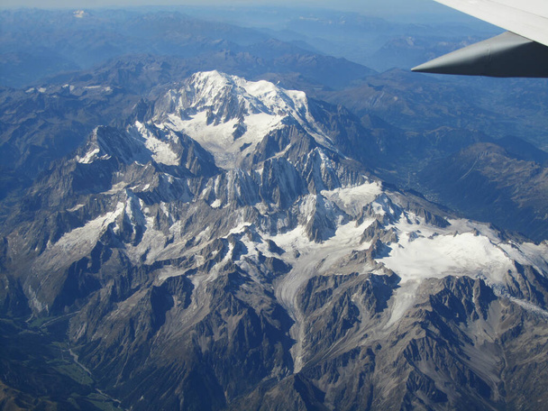 A Flight over the Alps. Passing Mont Blanc, the highest mountain in the Alps. Border mark between Italy, Switzerland and France. 09/2011. - Φωτογραφία, εικόνα
