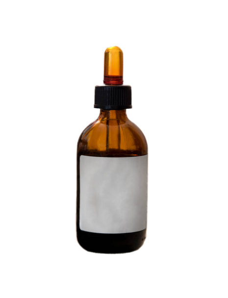 Pharmazeutisches Produkt in Flasche mit Flüssigkeit für die Erste Hilfe oder für andere Zwecke isoliert in weißem Hintergrund - Foto, Bild