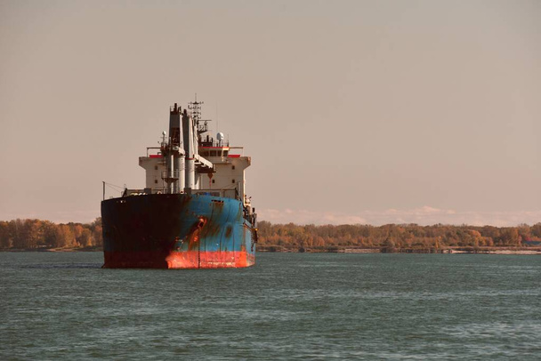 セントローレンス川の石油タンカー - 写真・画像