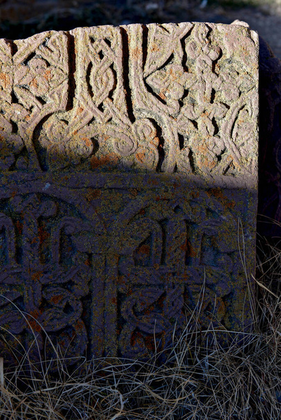 Khachkar (Cruces de piedra) en el monasterio de Sevanavank, Armenia. - Foto, Imagen