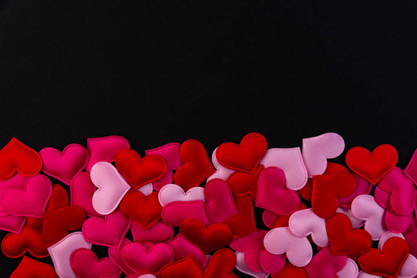 A lot of little hearts on a black background - Foto, immagini