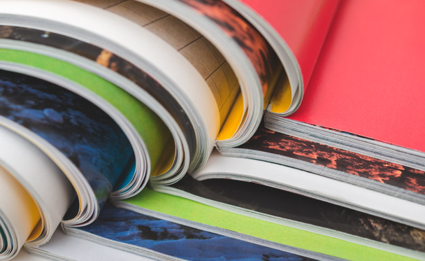 yığılmış dergiler makro - Fotoğraf, Görsel