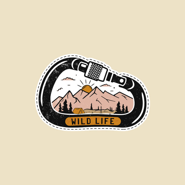 Logo patch da campeggio vintage, distintivo di montagna. Disegno adesivo disegnato a mano. Spedizione, etichetta zaino in spalla. Emblema esterno. Vettore di stock - Vettoriali, immagini