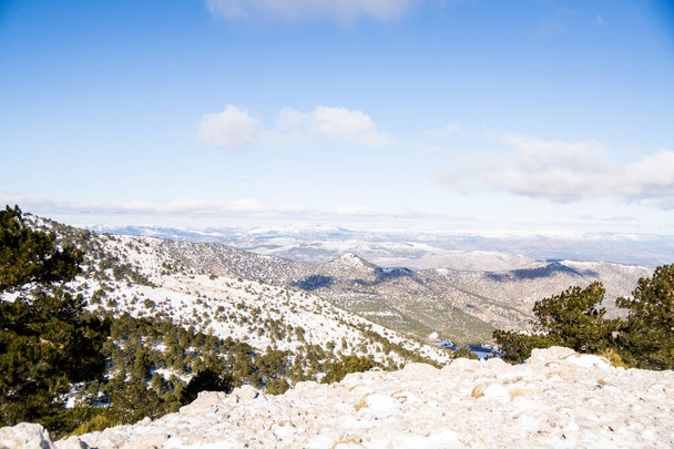 Montagne enneigée dans les chutes de neige de Madrid - Photo, image
