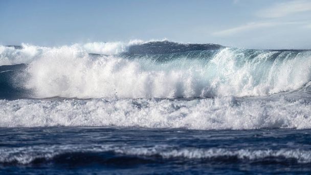 Ondas do Oceano Azul em mar agitado - Foto, Imagem