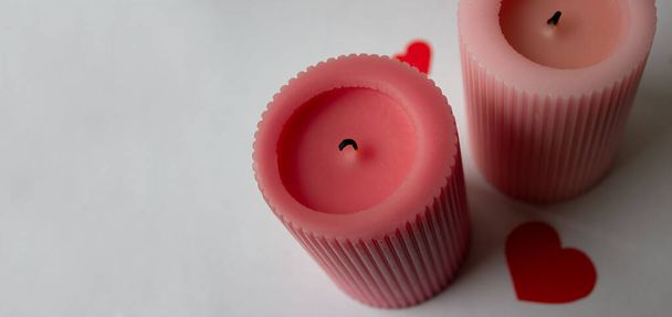 Pink candles and red valentines on a white background. Valentines day concept. - Foto, afbeelding
