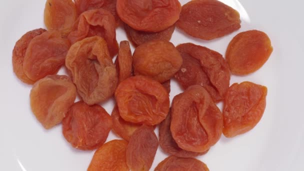 rotující suché sušené meruňky detailní záběr - Záběry, video