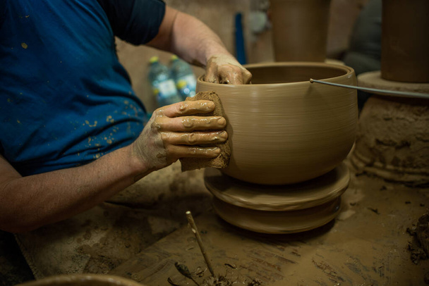 Empresa tradicional de cerámica, arcilla, tierra, maquinaria - Foto, Imagen