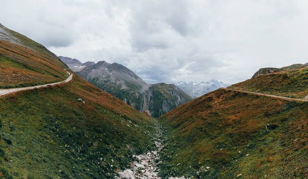 Landscape of green mountains in Switzerland - Foto, Imagen