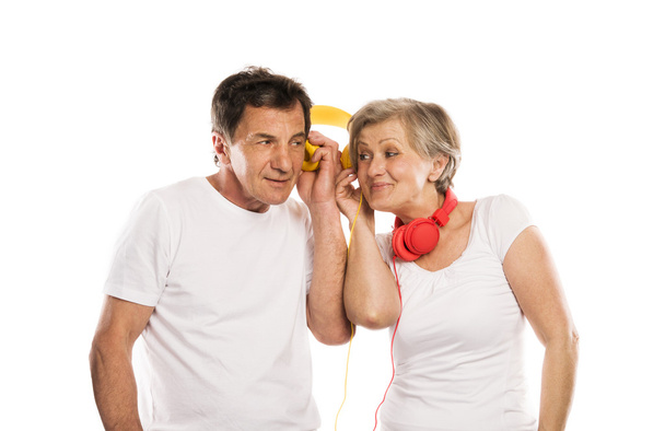 Senior couple with headphones - Φωτογραφία, εικόνα